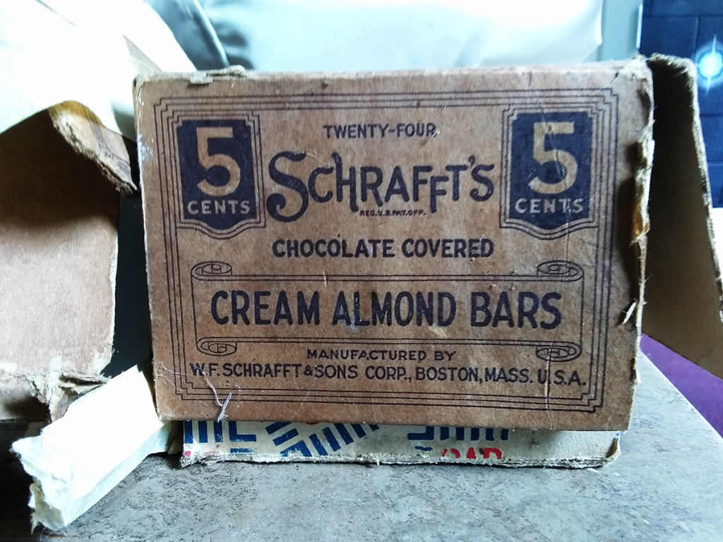 Schrafft's box, side