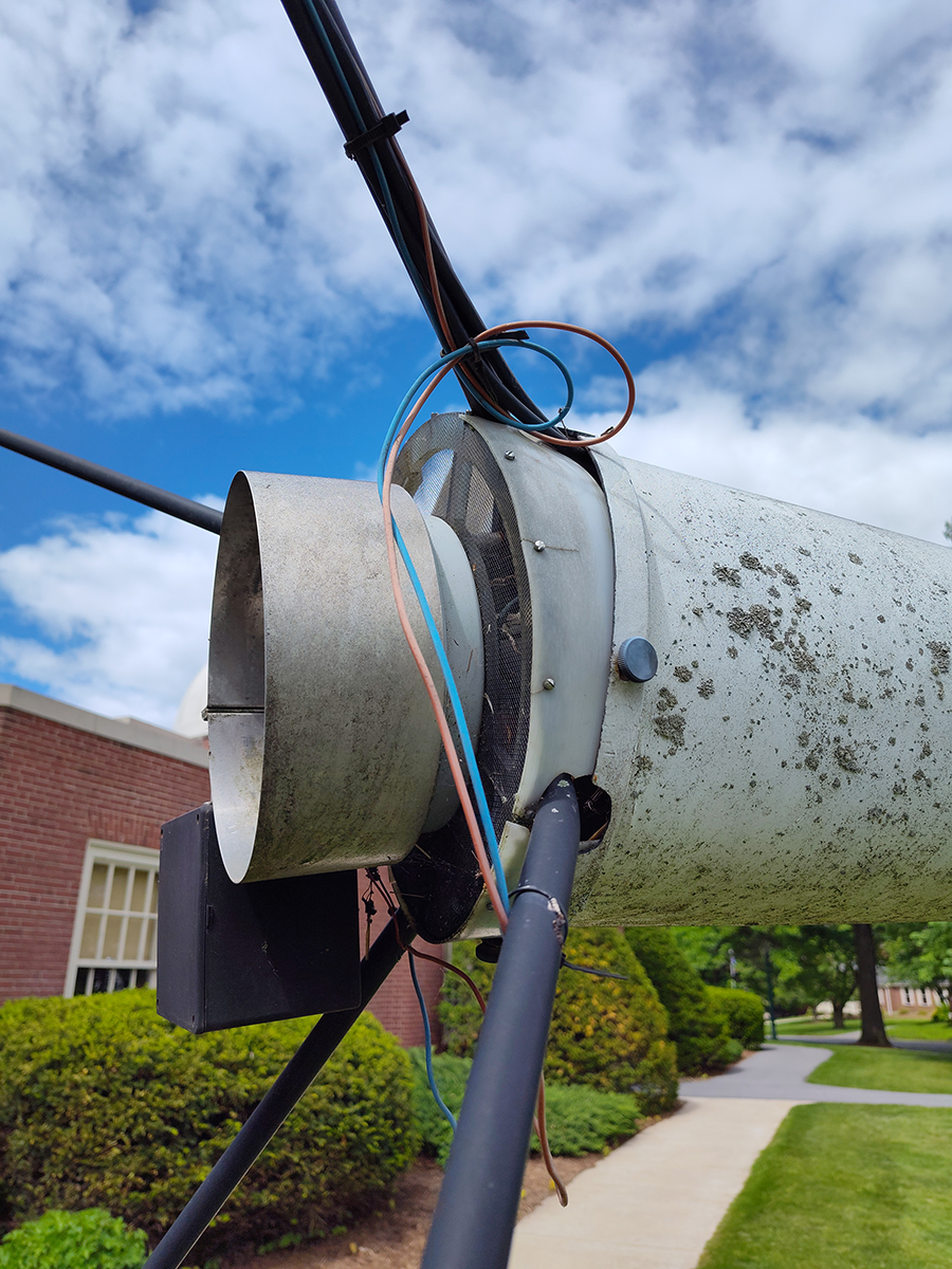 Radio telescope nose with cracked plastic structure