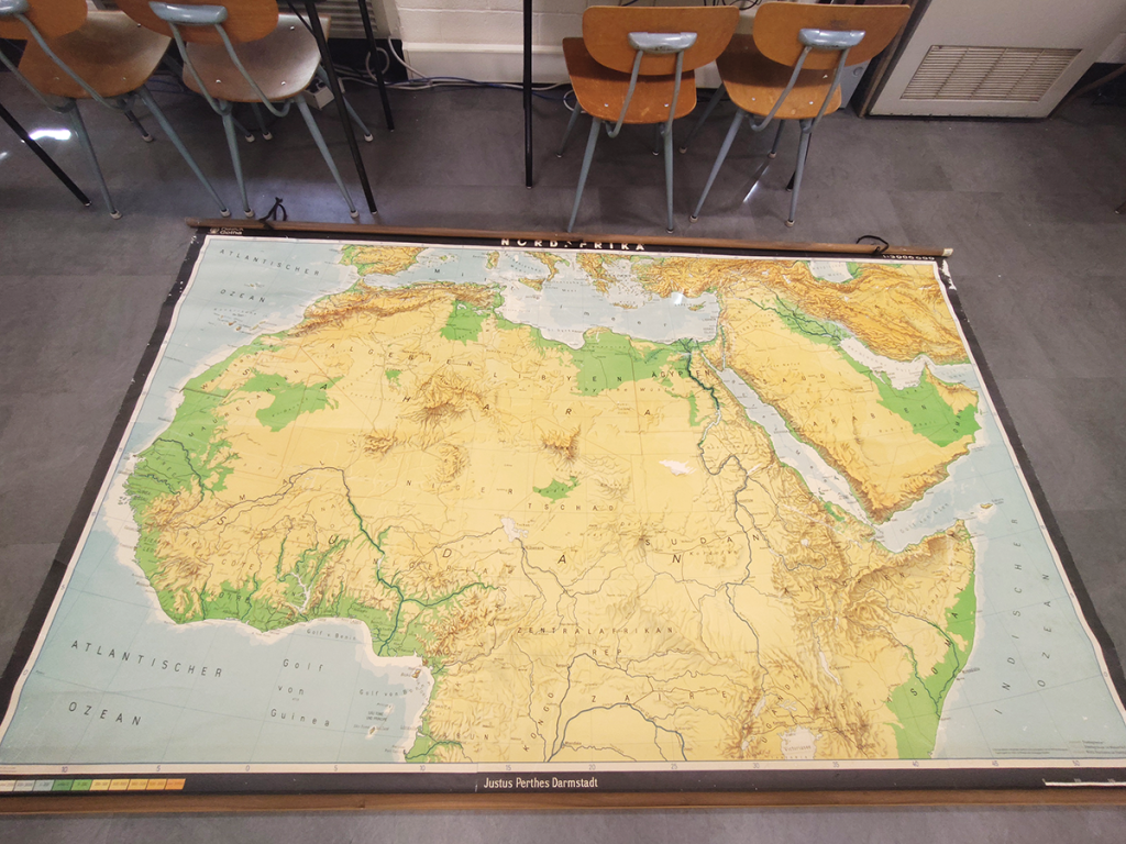 A very large German-language map of North Africa from the early 1990s.
